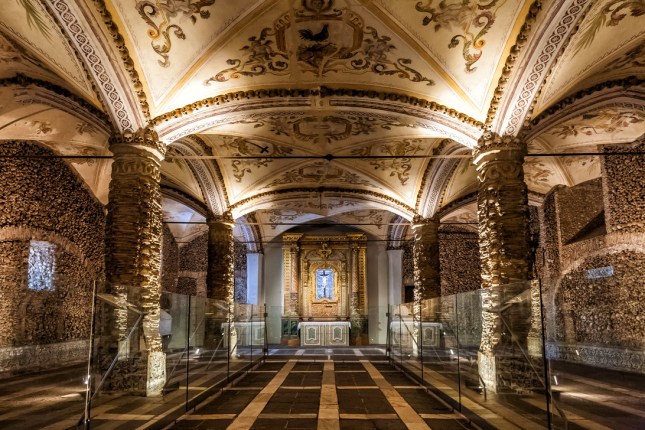 Capela-dos-Ossos-Evora